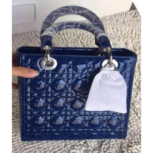 Torebka Dior Small Lady Dior ze skóry lakierowanej CD8239 w kolorze niebieskim