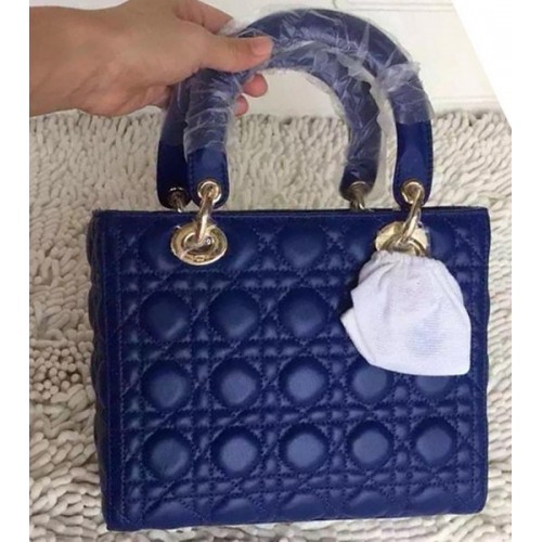 Torebka Dior Small Lady Dior z owczej skóry CD8239 w kolorze niebieskim