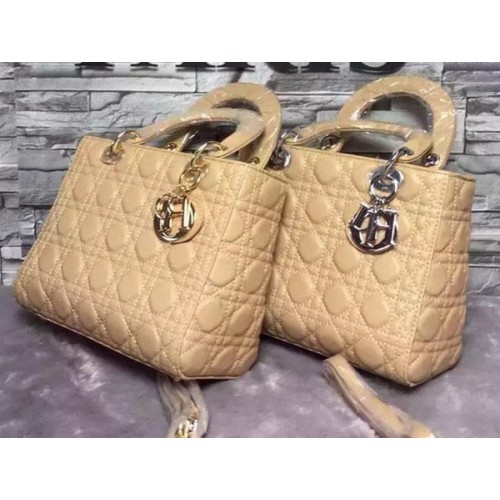 Torebka Dior Small Lady Dior z owczej skóry CD6322 w kolorze morelowym