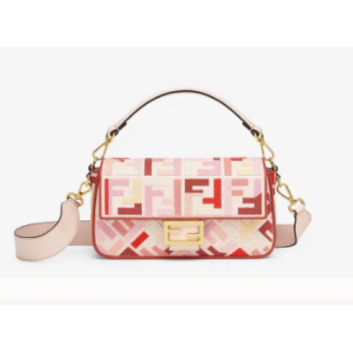Torebka Fendi Baguette z limitowanej kolekcji kapsułowej Lunar New Year 8BR600A
