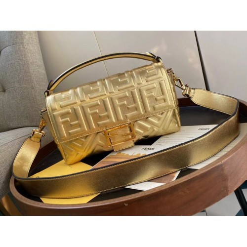 Duża torebka na ramię FENDI BAGUETTE 8BR771A Gold