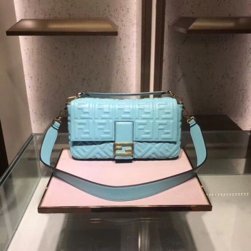 Duża torebka na ramię FENDI BAGUETTE 8BR771A jasnoniebieska