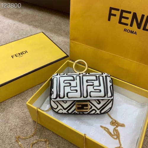 FENDI NANO BAGUETTE CHARM skóra nappa 7AR844