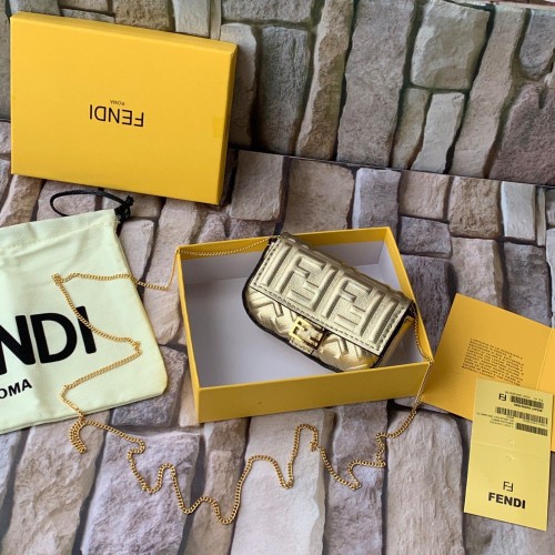FENDI NANO BAGUETTE CHARM skóra nappa 7AR844 złoto