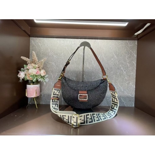 FENDI SMALL CROISSANT Torba pleciona ze słomy 8BR790AFG czarna