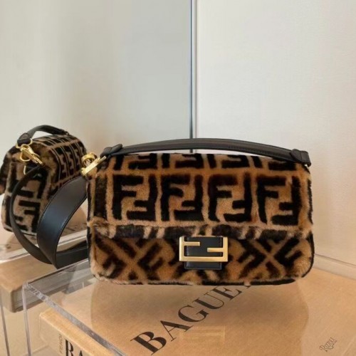 Torebka Fendi BAGUETTE z wełny jagnięcej, skórzana, 5FB0332, brązowa