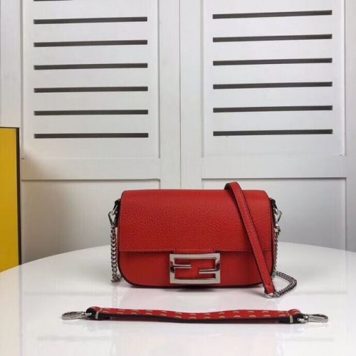 Torebka skórzana Fendi BAGUETTE F2467 czerwona