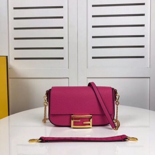 Torebka skórzana Fendi BAGUETTE F2467 różowa