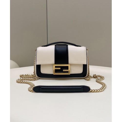 Torebka Fendi Baguette z owczej skóry 8BR6551 Kremowo-czarna
