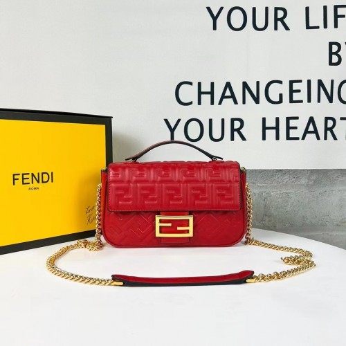 Torebka Fendi Baguette ze skóry nappa F0881 czerwona