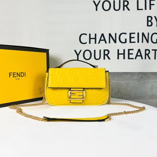 Torebka Fendi Baguette ze skóry nappa F0881 żółta