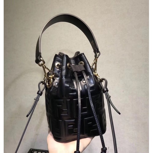 Torba typu tote Fendi z klapką ze skóry cielęcej 3326 w kolorze czarnym