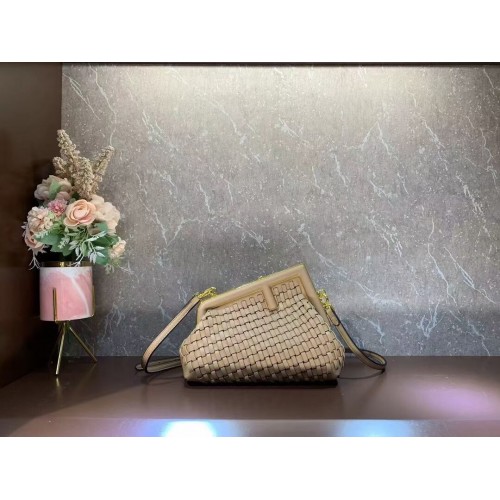 Torebka skórzana Fendi First Small z przeplotem 8BP129A morelowa