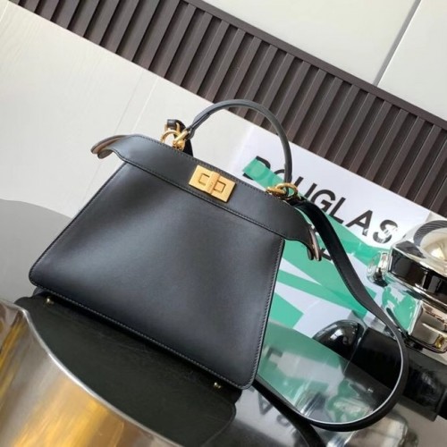 Fendi Peekaboo Iseeu Mała skórzana torebka 8BN327A czarna