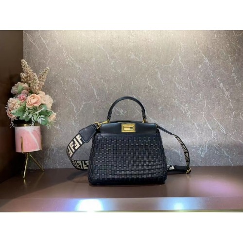 Torebka Fendi Peekaboo Mini ze skóry plecionej 8BN244A w kolorze czarnym