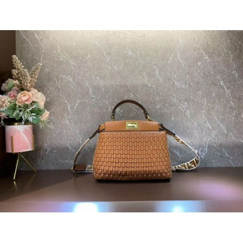 Torebka Fendi Peekaboo Mini ze skóry plecionej 8BN244A brązowa