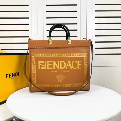 Fendi Sunshine Medium Fendace Torba na zakupy z nadrukiem ze skóry z logo 8BH386A brązowa