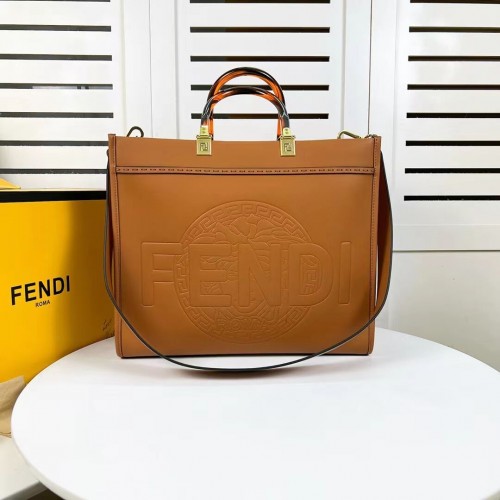 Fendi Sunshine Medium Fendace Torba na zakupy z czarnej skóry z nadrukiem i logo F0873 brązowa