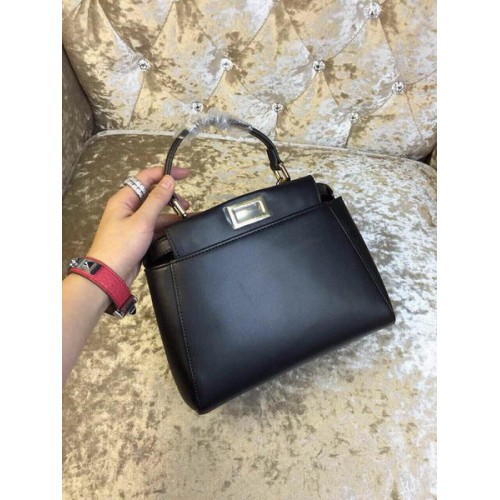 Torebka Fendi mini Peekaboo ze skóry cielęcej 30320 w kolorze czarnym