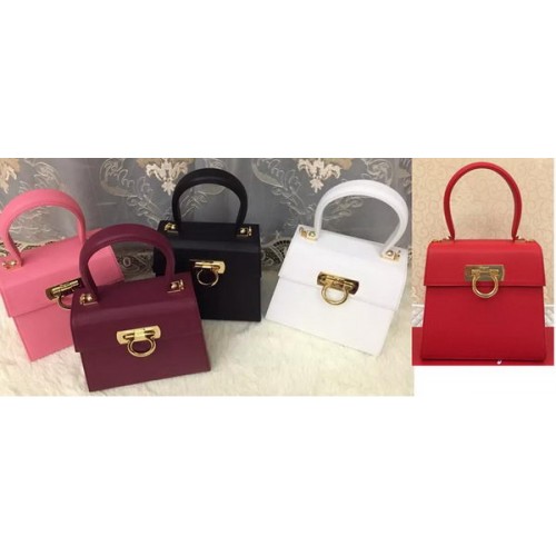 Mała torba na ramię Ferragamo ze skóry cielęcej SF0618