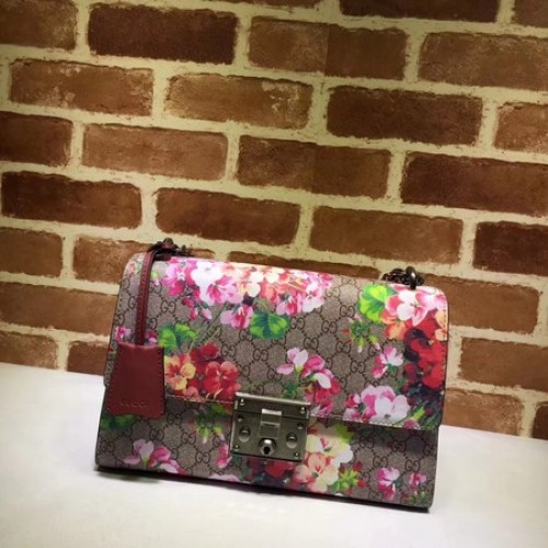 Torba na ramię Gucci Padlock Blooms GG Supreme 409486 w kolorze różowym