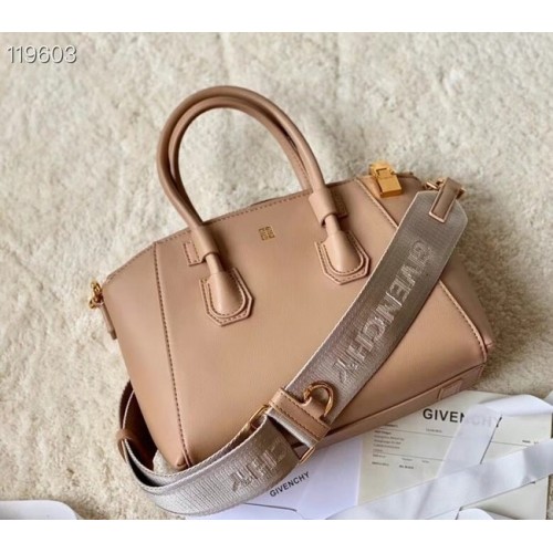 Torebka Antigona z oryginalnej, ziarnistej skóry cielęcej Givenchy BB0273 w kolorze nude