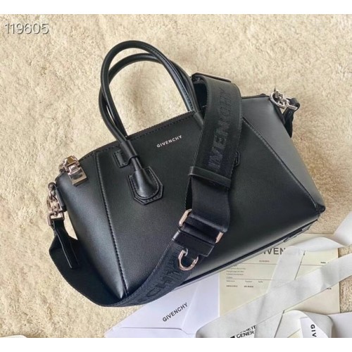 Torebka Givenchy Grained Original Calfskin Small Antigona BB0273 w kolorze czarnym