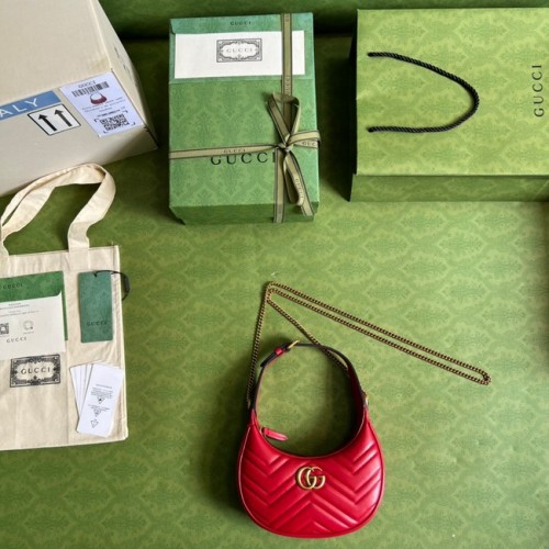 Torebka mini Gucci GG Marmont w kształcie półksiężyca 699514 czerwona