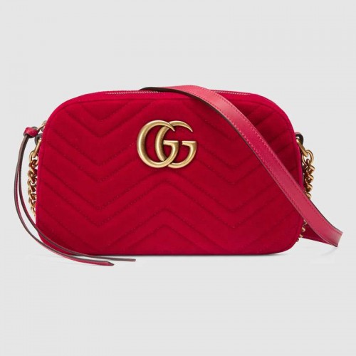Mała torebka na ramię Gucci GG Marmont z aksamitu 447632 w kolorze czerwonym