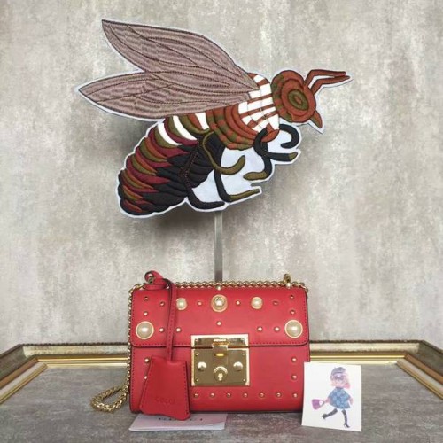 Torba na ramię Gucci Padlock ze skóry z ćwiekami 432182A w kolorze czerwonym