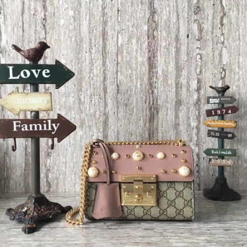 Torebka na ramię Gucci Padlock Small GG z ćwiekami 432182 w kolorze różowym