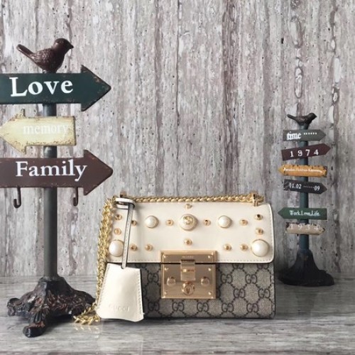 Torebka na ramię Gucci Padlock Small GG z ćwiekami 432182, biała