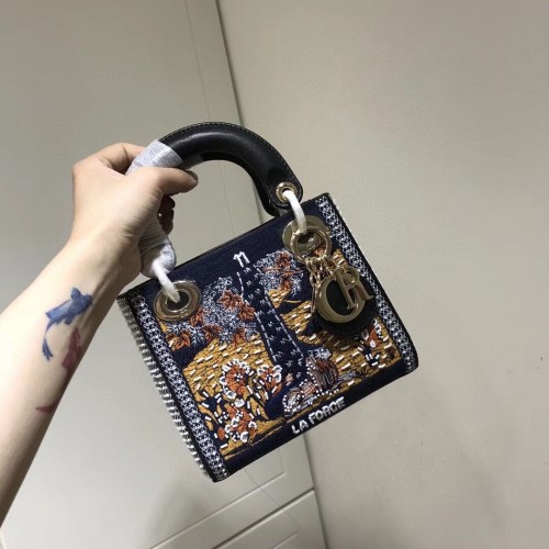 LADY DIOR haftowana skóra bydlęca AD0168-2