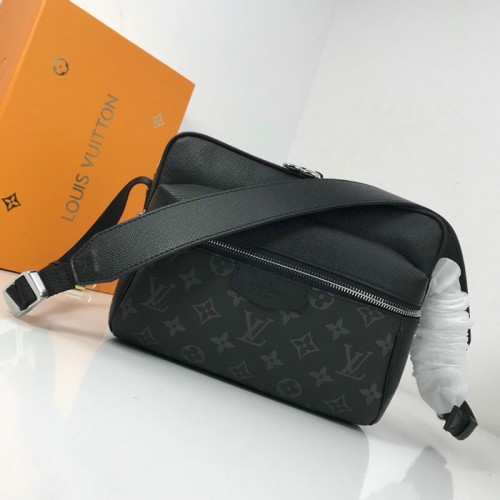 Torba listonoszka Louis Vuitton Monogram Canvas PM Black M43845