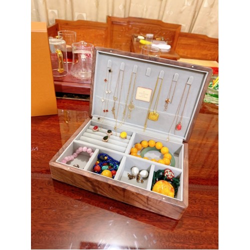 Louis Vuitton Ładne etui na biżuterię M44186