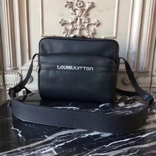 Louis Vuitton OUTDOOR MESSENGER PM M31003 Czarny