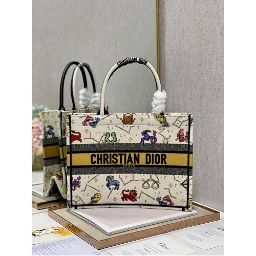 ŚREDNIA TORBA DIOR BOOK TOTE Latte Multicolor Dior Pixel Zodiac Haft M1296ZRUV