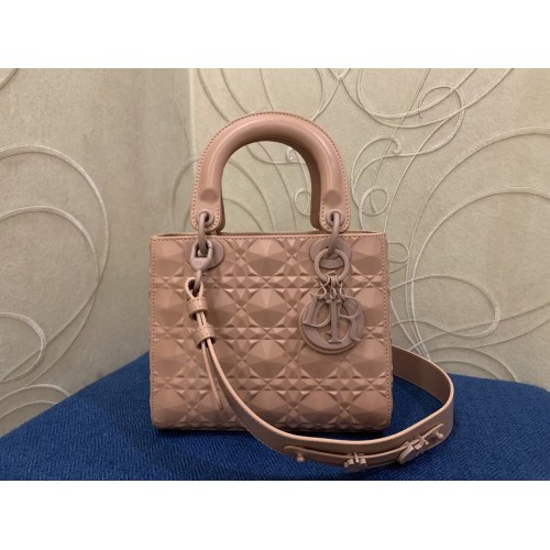 ŚREDNIA TOREBKA LADY DIOR Cannage Calfskin C2813 różowa