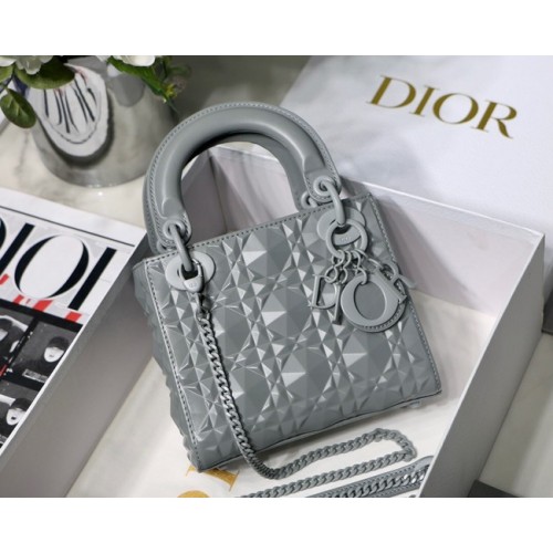 ŚREDNIA TOREBKA LADY DIOR Cannage Calfskin M0566OE szara