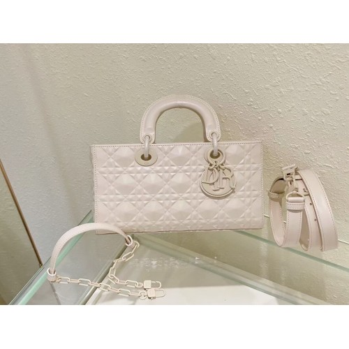 ŚREDNIA TOREBKA LADY DIOR Cannage Lambskin C2811 CREAM