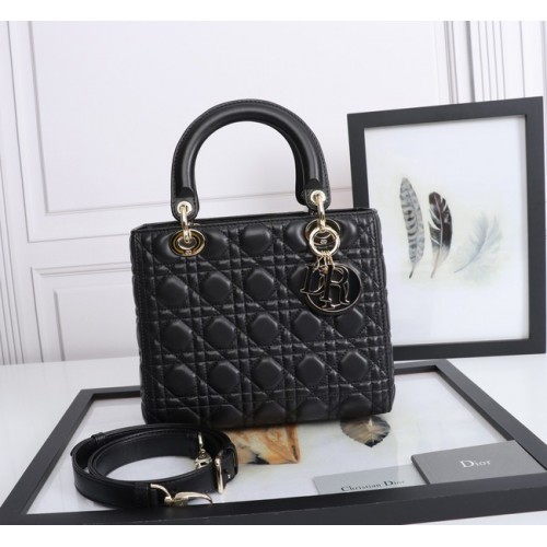 ŚREDNIA TOREBKA LADY DIOR Cannage Lambskin M0565E czarna