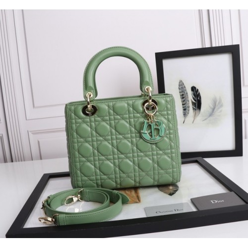 ŚREDNIA TOREBKA LADY DIOR Cannage Lambskin M0565E zielona