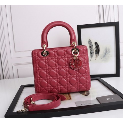ŚREDNIA TOREBKA LADY DIOR Cannage Lambskin M0565E czerwona