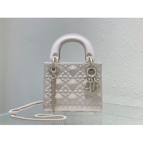 MINI TOREBKA LADY DIOR Cannage Calfskin C2815 biała