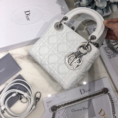 MINI TOREBKA LADY DIOR Lambskin M0566OW biało-srebrna
