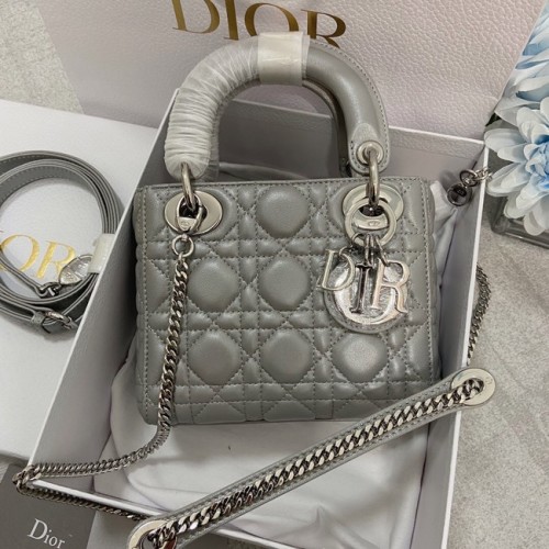 MINI TOREBKA LADY DIOR Lakierowana skóra cielęca Cannage M0566OW szara i srebrna