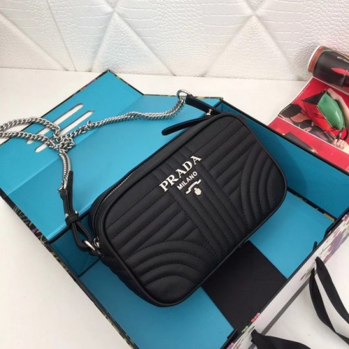 Torebka Prada ze skóry cielęcej 183 czarna