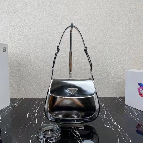 Torebka na ramię Prada Cleo ze skóry szczotkowanej z klapką 1BH2755 srebrna