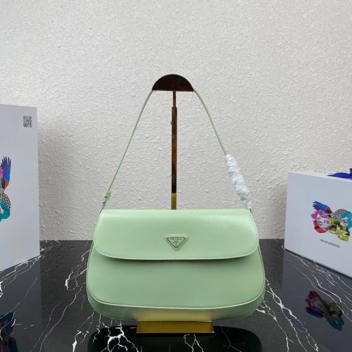 Torebka na ramię Prada Cleo ze skóry szczotkowanej z klapką 1BH276 zielona