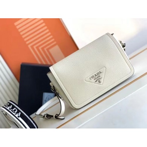 Torebka skórzana Prada z paskiem na ramię 1DB443 biała